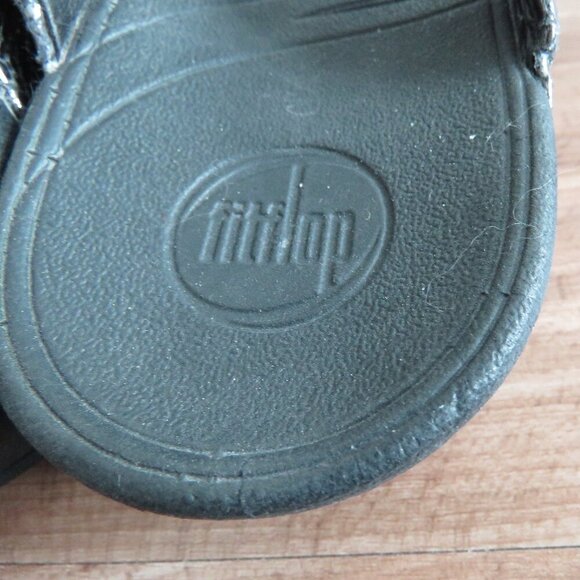 FITFLOP Petra Thong Toe Post Flip Flop Sandals in Metallic Pewter Snake Print - Picture 9 of 12